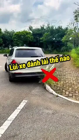 Khi lùi xe và đánh lái làm thế nào để làm thế nào để nắm bắt đúng thời điểm Xoay Vô Lăng #laixe #hoclaixe #laixeoto #laixeantoan 