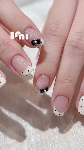Chấm bi xinh xắn 🎀 kết hợp nơ đen sang chảnh – set nail vừa dễ thương vừa thời thượng, nàng diện đi chơi hay đi tiệc đều nổi bật ✨ 📍 946 Trương Định, Hoàng Mai, Hà Nội 📞 0978 899 871 #inninailroom #xuhuongnail #nailtruongdinh #nailhottrend #nailchanh