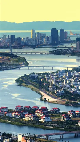 Thành phố Đà Nẵng nhìn từ phía Đông Nam lên. Sắp lên full cao ốc rồi 😘🇻🇳 #gintmedia #flycamdanang #43danang 