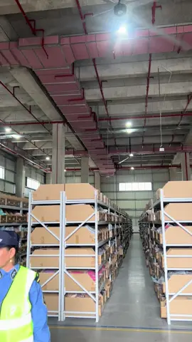 Tuyển nhiều vị trí ở KHO BW - KCN XUYÊN Á- ĐỨC HOÀ - LONG AN.  - Nhân viên lên kệ - Nhân viên xử lý lỗi - Nhân viên bốc xếp - Nhân viên kéo hàng - Nhân viên quét mã giao hàng  - Nhân viên phân luồng.  🔥 BAO CƠM 🔥THAM GIA BHXH 🔥PHÉP NĂM 🔥LƯƠNG THÁNG 13  🔥KHÁM SỨC KHOẺ  🌈CÓ CCCD ĐI PHỎNG VẤN, NHẬN VIỆC. #xuhướng #thinhhanh #vieclamtot #longan #longan_62 