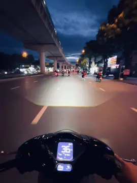 Bầu trời Hà Nội nay đẹp quá, Mình để video gốc ae tự lưu về ghép nhạc mình thích nha, ae ghép đăng vào link nhạc này để mn cùng xem nha 😁😁 #capcut #xuhuong #sh125 #southvietnamscooterteam🇻🇳 
