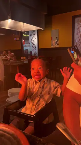 Pj’s first hibachi grill experience🤣🤣🤣#hibachi#babyhibachireaction#funnymoments #toddlerboy#fyp 