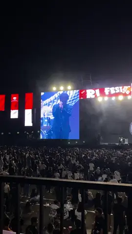 menyalah udah kata kata nya #benderaonepiece #konser#rifest2025 #hindia 