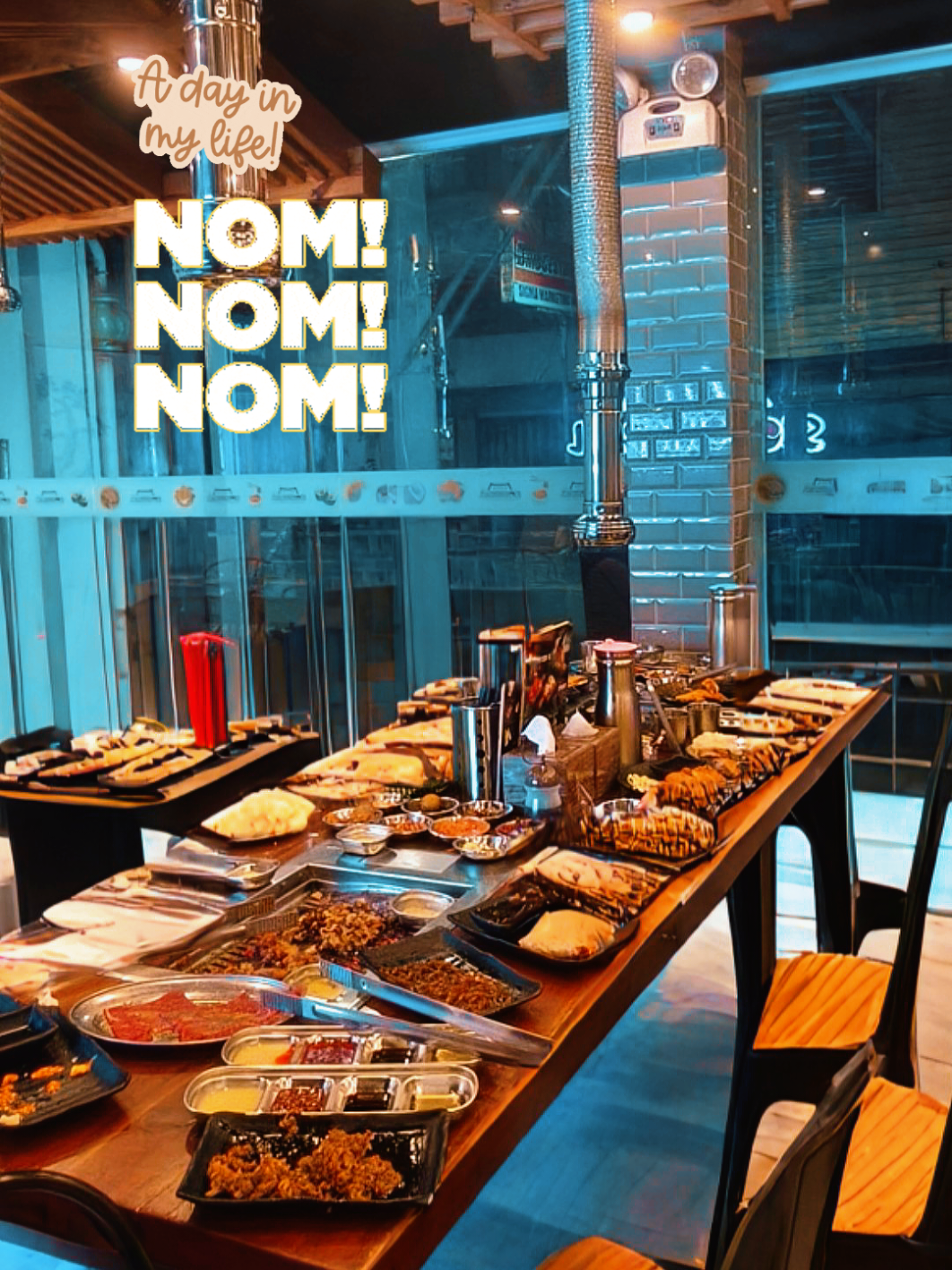 I don't have much but I know I am happy as long as there's food at the top of our table. This is the kind of LUXURY I have in life, and I am savouring everything I could taste.... nom nom nom... 😋😋😋  What a delightful sight?!  Happy na naman so Tummy😂😋😋😋 #HappyTummy #Taraletseat #SavouringTheFlavourOfLife #TheTableIsFull #CelebrationOfLife 💜🥰❣️