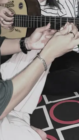 Pov di ajarin ayang main gitar🥰❤️🫶#gitar #fyp #foryou #trending#pasanganromantis 
