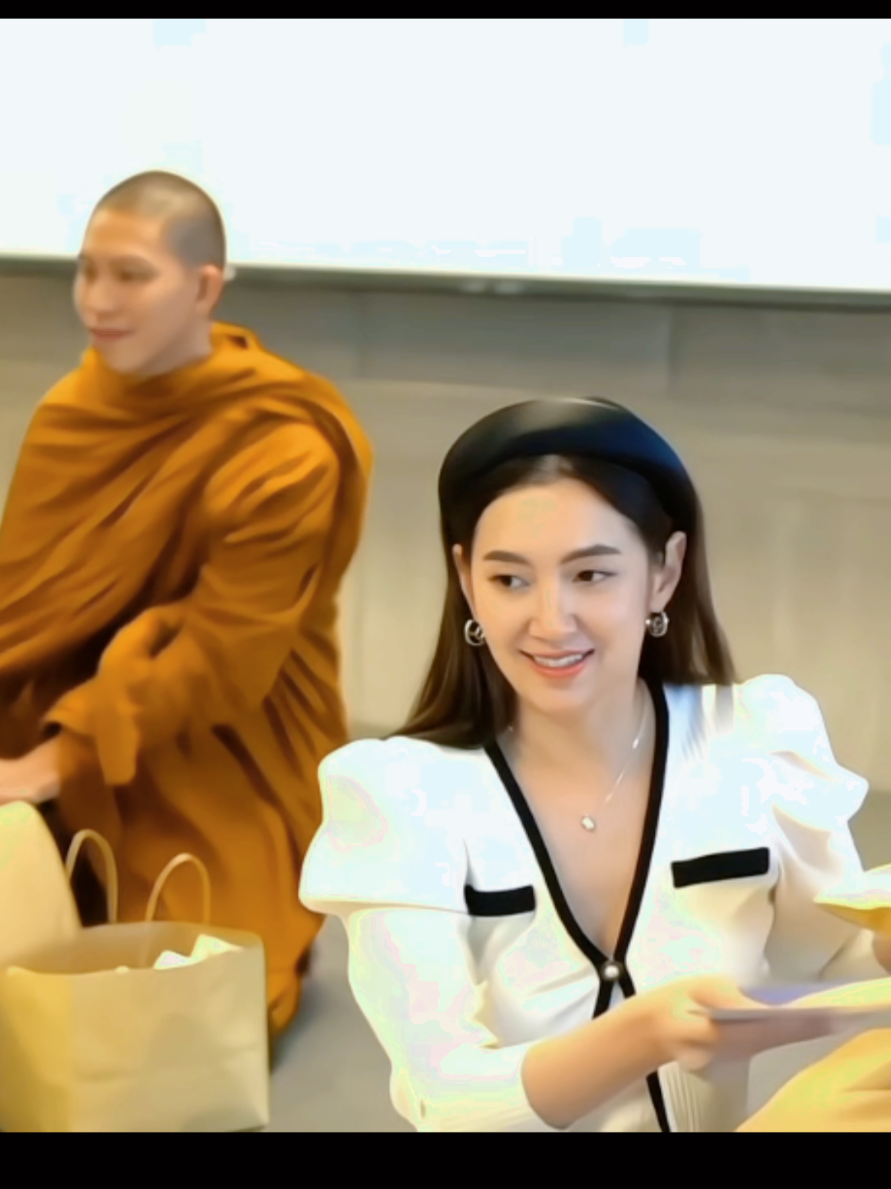 🤍 . . @bellacampen  #ប៊ែលឡារ៉ានី  #bellacampen #bellacampen_cambodiafamily #เบลล่าราณี #schwinbella 