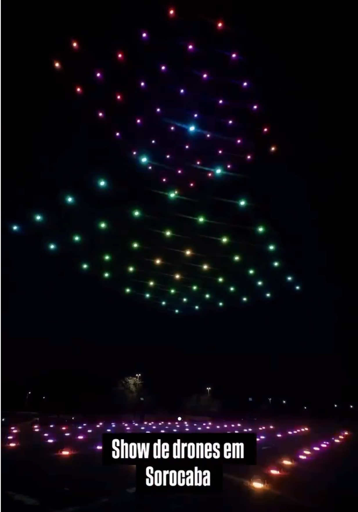 Show de drones em Sorocaba, quem aí viu esse espetáculo? 🚁 😱 Siga @rolesorocaba para mais  #sorocaba #rolesorocaba #sorocity