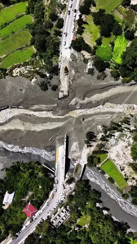 Another reminder of climate change’s impact: Baltistan Highway blocked due to floods 🚧 Gilgit-Baltistan contributes least to climate change, yet suffers the most #Baltistan #Flood #ClimateChange #GilgitBaltistan #HighwayBlocked 