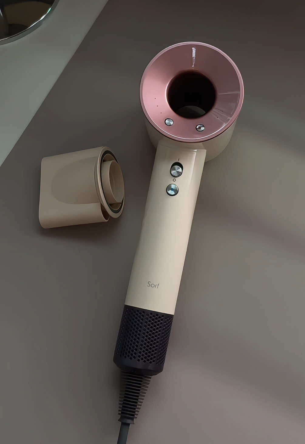 in love with this hair dryer!! 💞#hairdryer #leaflesshairdryer #sorf #hairdryerviral 