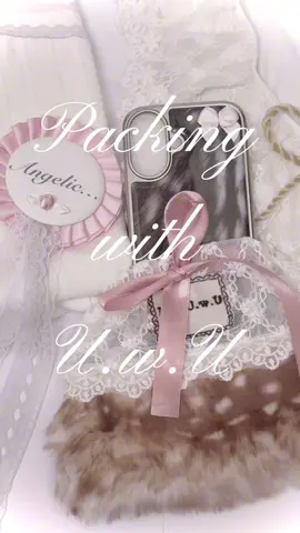 Packing with me… #iloveuwu #coquetteaesthetic #SmallBusiness #gift #angelcore 