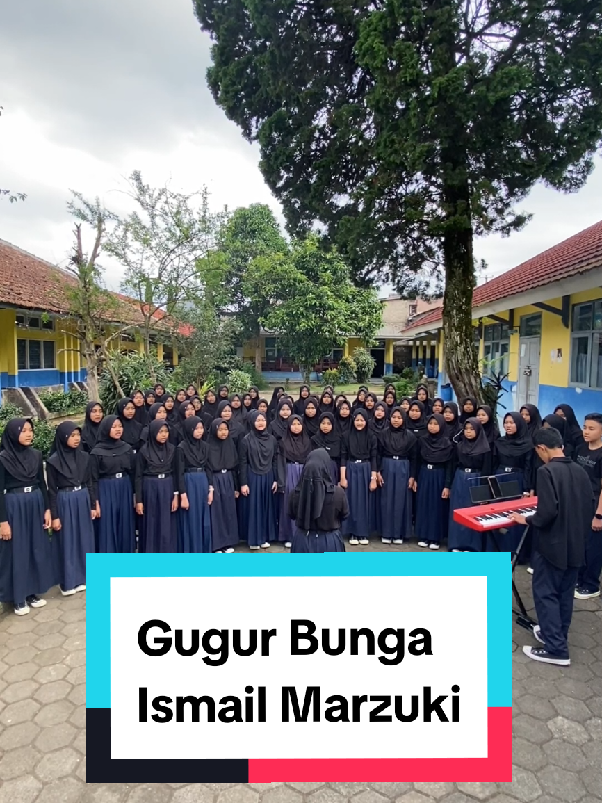 Dalam hening malam sebelum hari kemerdekaan, kami persembahkan Gugur Bunga ciptaan Ismail Marzuki Sebuah doa dan penghormatan bagi para pahlawan, agar semangat mereka tetap hidup di dada kita. ❤️ Dirgahayu Republik Indonesia ke-80 Semoga Nasibmu Jaya Selalu! Video by : -Raihan Sarbini -Haikal Raihan Aditya -Rasya Sulaiman(Oong) -Kalea Azilla Gunawan #harimerdeka  #joyfulchoir  #gugurbunga #paduansuara #padus 