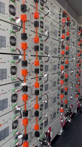 1MWh solar energy storage system is charging now, 500KW PCS with 1000KWh LiFePO4 lithium battery packs BMS EMS MPPT all in one container ESS #solar #energy #storage #lithium #battery 