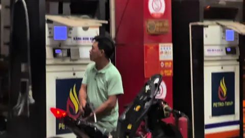 Chú bán xăng bảo sao xe mày lùn thế 😆 #y15zr #y15zrmalaysia #y15zrvietnam #exdangma #ex150_style_malay 