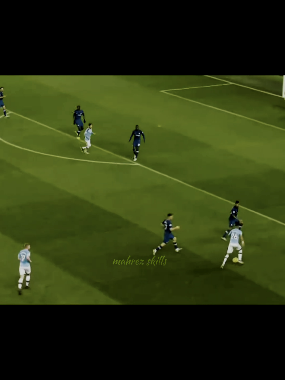 mahrez humiliating players😁⚽🇩🇿 #footballedit #skills #algerian🇩🇿 #dribble  #mahrez 