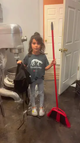 Teach them young #pizza #funnyvideos #restaurantlife #tiktoklive #andrethepizzaguy 