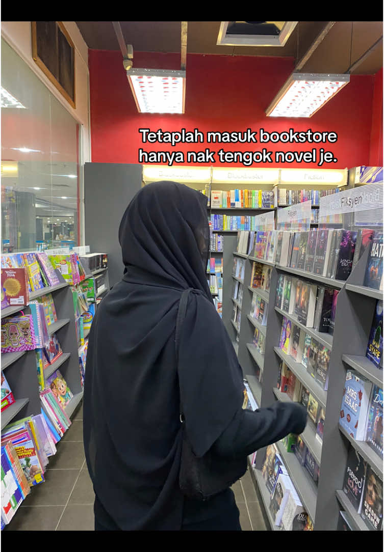Tengok pon dah bahagia. Apatah lagi kalau dapat beli 😍. #fyp #fypシ #BookTok #bookworm #novel #fiction #bookstore #popular 
