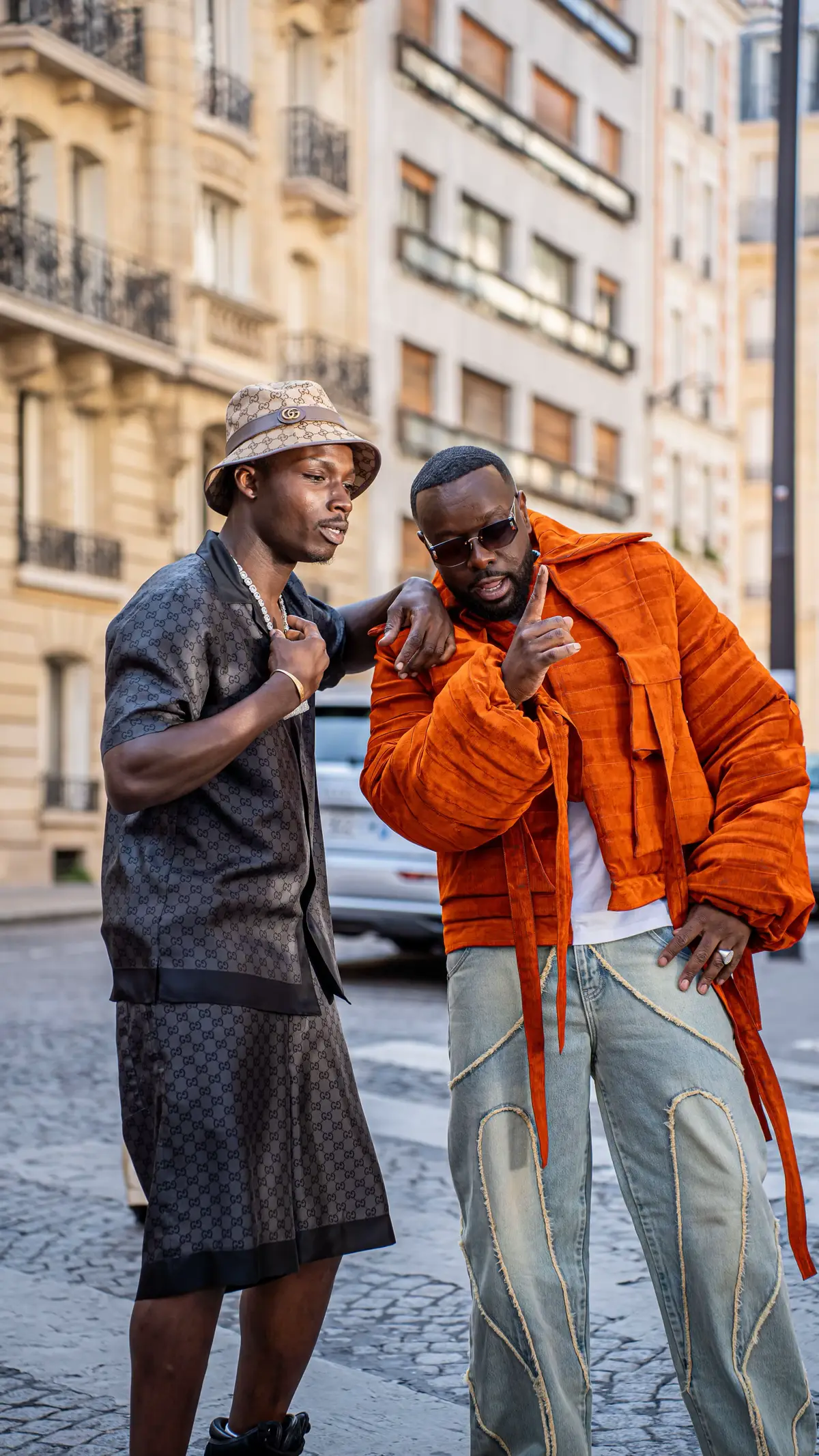 Retour sur le clip de @Gims et @LaMano🚫🦵🏾  « Parisienne » 🫡! Photos disponibles sur Instagram ( Refrap_) 📸 #pourtoi #gims #lamano #rapfr 