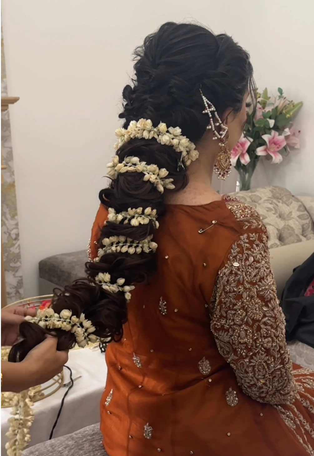 Therapy 🤍 #bridalhair #styledbymalia #mehndibraid #weddinghairinspo #pakistaniwedding 
