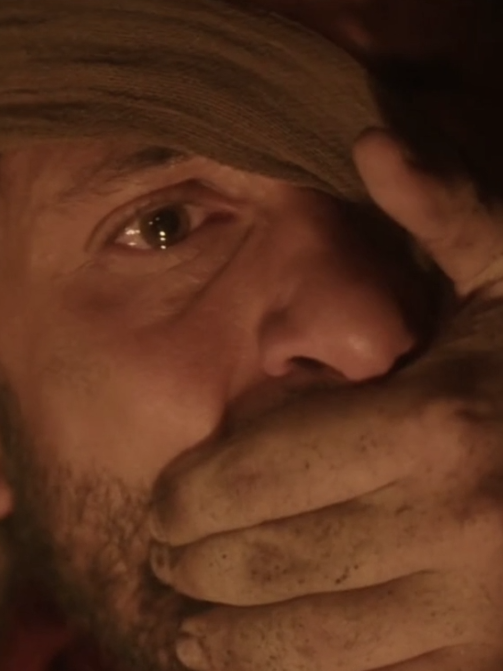 أُقَاتِلُ كُلَّ جَبَّارٍ عَنِيدٍ وَيَقْتُلُنِي الفِرَاقُ بِلا قِتَالِ. #fypシ #foryou #viral #حالات_واتس #Ahmdoka 