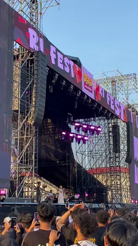 nadin bondol 😍 @nadin⋆.ೃ࿔*:･  #nadin #nadinamizah #bondol #konserjakarta #rifest #rifest2025 #konsermusik #rifestday2 #konsernadinamizah 