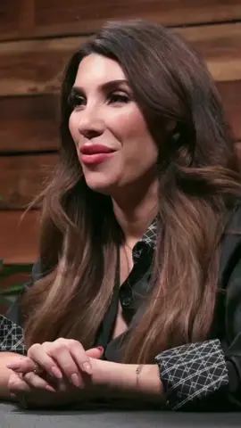 Every patient brings more than just teeth to the chair, they bring fear, hope, vulnerability. And it’s our job to hold that with care, to guide with grace, and to create beauty from a place of deep understanding. Because the art is not just in the smile, it’s in the moment you made them feel safe enough to say, “I trust you.” 🎙️ In this episode, I speak on the emotional intelligence and artistry behind truly transformative dentistry. This is smile design with soul. ______ Creo que la odontología es más que habilidad clínica; es conexión humana. ¿Lo que realmente hacemos? Leemos la energía. Observamos el comportamiento. Ganamos confianza. Cada paciente trae más que dientes, trae miedo, esperanza, vulnerabilidad. Y nuestro trabajo es sostener todo eso con cuidado, guiar con empatía y crear belleza desde un lugar de comprensión profunda. Porque el arte no está solo en la sonrisa, está en ese momento en el que el paciente dice: “Confío en ti.” 🎙️ En este episodio hablo sobre la inteligencia emocional y el arte detrás de una odontología verdaderamente transformadora. Esto es diseño de sonrisas con alma. #cosmeticdentist #dentalveneers #veneergoddess #orangecountydentist #dentalaesthetics #vidadentistry #luxurydentistry