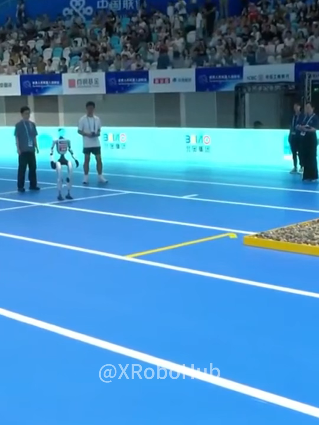 🔥 Unitree G1 flawlessly finishes a 100m obstacle course!  #Humanoid #WorldRobotGames #Unitree