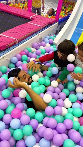 🥳لحظات السعادة الحقيقية هي اللي بتجمع الأب وبناته في مكان واحد… وفي فيرو لاند الذكريات بتتحول لحكايات بتفضل محفورة طول العمر ❤️ #viral #explore #foryou #fypシ #fyp #repost #kids #children #kidsoftiktok 