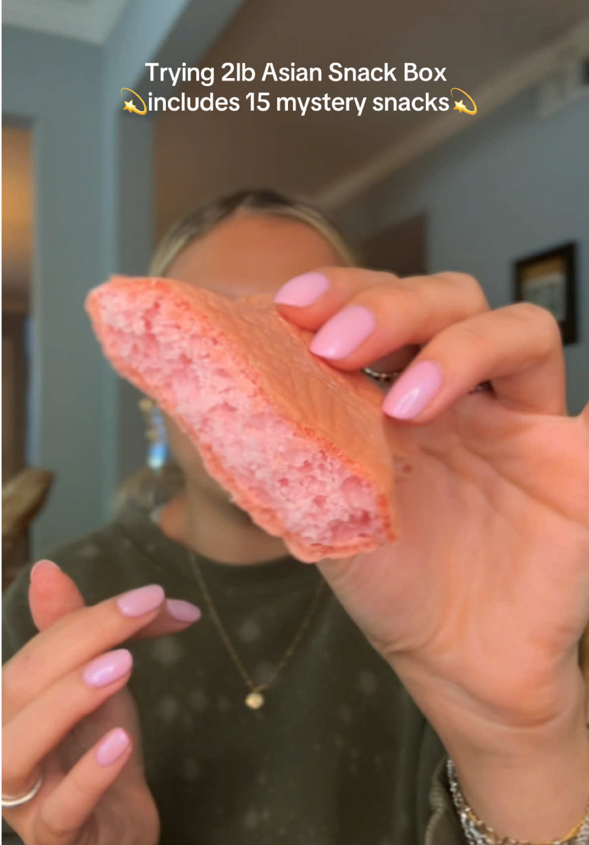 reviewing MORE Asian snacks 💗💓#snackbox #asiansnacks #snackreview #eatwithme 