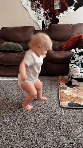 A mini dance party you never knew you wanted to be a part of!  #toddlersoftiktok #toddler #earlymorning #fyp @Mosh 