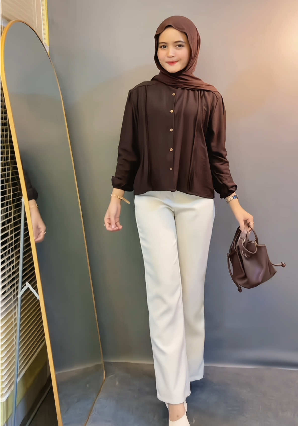 Aaaa bagus banget blousenya 😍#blouse #atasanwanita #blousecantik #ootdhijab #OOTD 