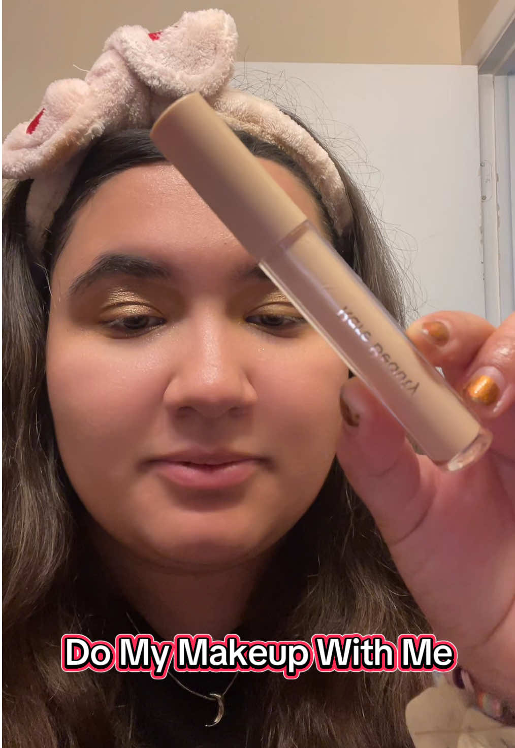 My first make up video at my new apartment. I am going to be getting a new vanity soon so I can do more get ready with me videos there. #fyp #roadto17kfollowers🎶🧜🏻‍♀️💖 #foryoupage #grwm #domymakeupwithme 