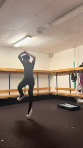 Idk 🤷🏻 #fyp #fail #fyyyyyyyyyyyyyyyy #viral #figureskating 