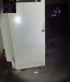 Una entidad fantasmal a través de una ventana, es aterrador (video real)  #real #3AM #Paranormal #videosdeterror #LIVEIncentiveProgram 