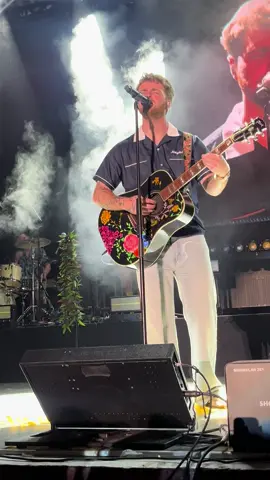 Waikiki Shell in Honolulu Hawaii!! Waited outside for 6 hours! So worth it 😍❤️‍🔥 #alexwarren #waikikishell🐚🤙 #cheaperthantherapy #honoluluhawaii #fyppppp @Alex Warren 