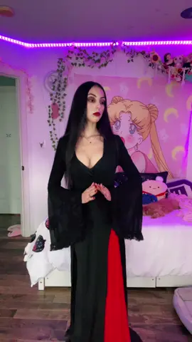 🤭🖤⛓️🔪⚰️🩸 #morticiaaddams #wednesday #wednesdaynetflix #cosplay #mother #goth #spookyseason #creepy #cosplay 