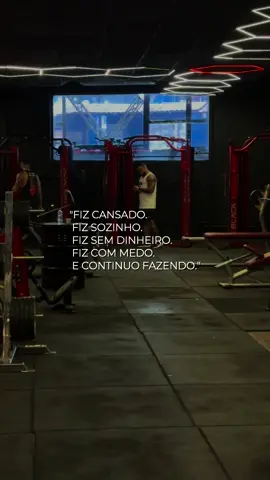 FIZ CANSADO.  FIZ SOZINHO.  FIZ SEM DINHEIRO.  FIZ COM MEDO E CONTINUO FAZENDO.  #motivation #treino #terapia #capcut 