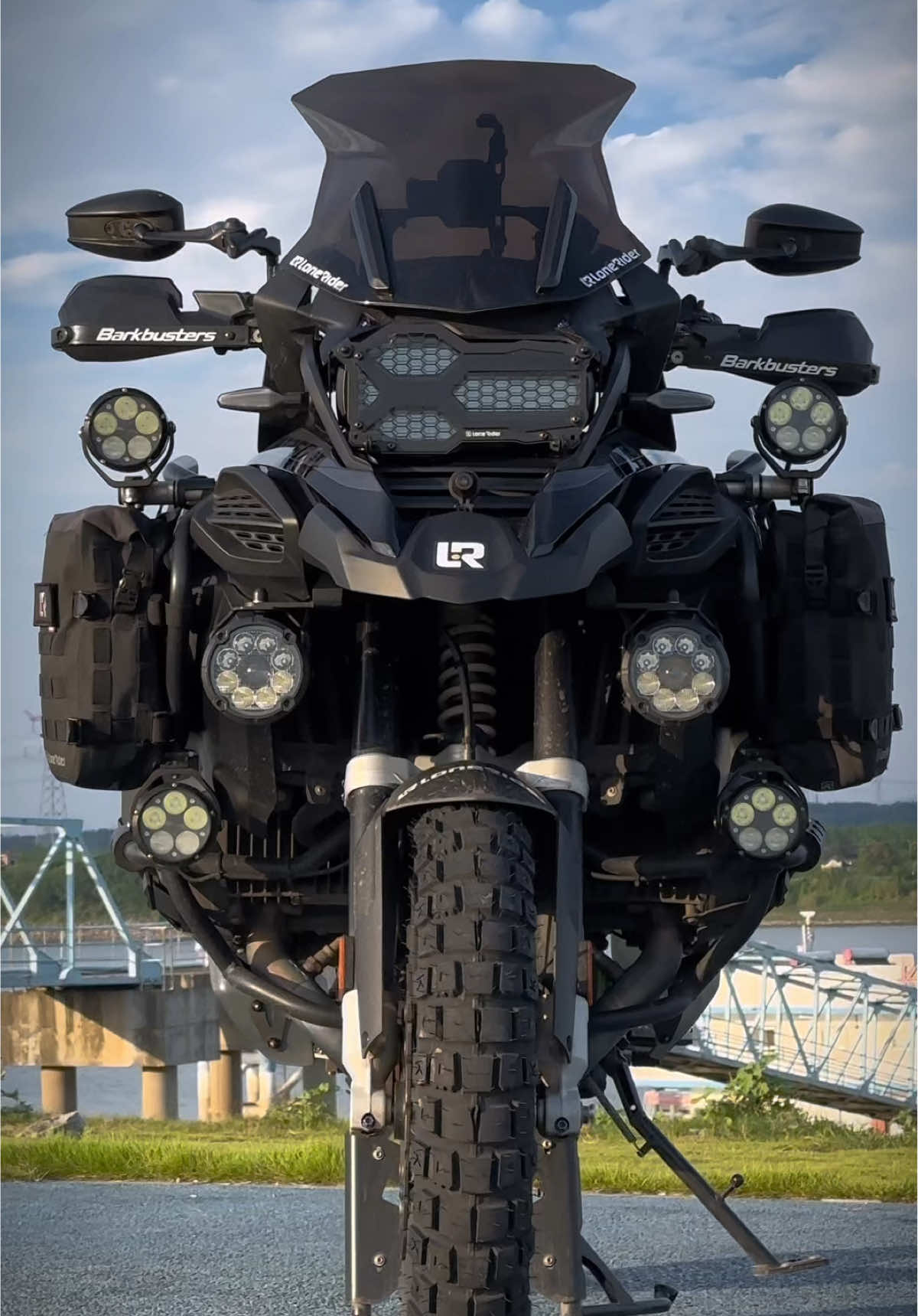 There is no standard for aesthetics. What you like is the best. #lonerider #bmwmotorrad #r1250gsadventure #motorcycle #r1300gsadventure     