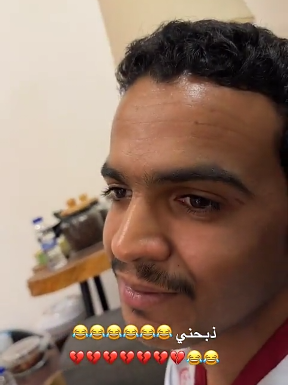 يقلد سهيل😂😂💔 . . . . #اكسبلور  #ضحك #مسقط #عمان #دماء_والطائيين      الصقري 