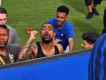 في موسم 2024، كان مالكوم نجمًا استثنائيًا، لاعبًا أشبه بالبرق في الملعب، يقدّم لمحات فنية جعلت جماهير الهلال والجماهير المحايدة على حد سواء تتحدث عن موهبته الخارقة. كانت لمساته حاسمة، أهدافه تثير الحماس، وتمريراته تفتح الطرق نحو الانتصارات، حتى بدا وكأنه يعيش أفضل فتراته الكروية على الإطلاق. لكن بعد ذلك الموسم الذهبي، بدا وكأن شيئًا انطفأ. لم يعد ذلك اللاعب المخيف الذي ترتعب منه الدفاعات، ولم تعد خطواته تحمل نفس القوة التي عُرف بها. مع مرور الوقت ظهرت علامات الإرهاق، وأصبح أداؤه باهتًا مقارنة بما قدّمه من قبل، حتى بدأ البعض يعتقد أن زمن مالكوم الكبير قد ولّى. ومع بداية موسم 2026، يبقى السؤال مفتوحًا: هل نشاهد عودة مالكوم “الخارق” الذي أذهل الجميع قبل عامين؟ أم أن مرحلة التراجع ستستمر، ويصبح مجرد ذكرى لمجدٍ مضى؟ #malcom #alhilal #fyp 