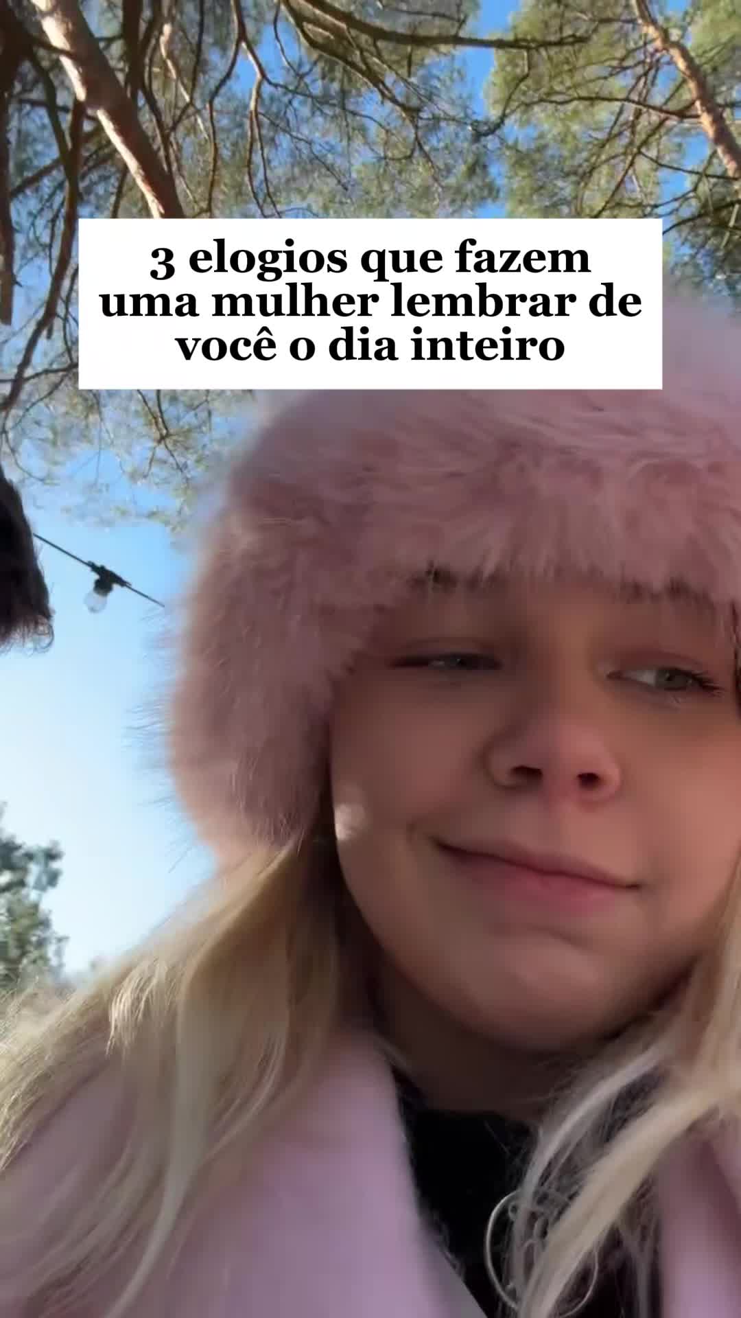 O que eu mais vejo é cara chegar elogiando a aparência. Irmão, mulher bonita ouve “você é linda” todos os dias desde que ela tinha 12 anos. Não é novidade. Não causa impacto. Se você quer que ela pense em você quando estiver no banho ou deitada na cama, precisa elogiar coisas que quase nenhum homem nota. Se liga: 1- “Você é boa no que faz” Esse aqui é ouro se usado certo. Não importa se ela é médica, designer, estudante ou faz crochê — quando você elogia a capacidade dela, você foge do óbvio. Você reconhece esforço, disciplina, inteligência e habilidade. É o tipo de elogio que diz: “eu vejo o valor que você entrega pro mundo”, não só o que o espelho mostra. Isso faz ela se sentir especial de um jeito que poucos conseguem. 2- “Eu gosto de te ouvir falar” A maioria dos caras só espera a vez de falar, não presta atenção de verdade. Quando você solta essa frase, tá dizendo: “eu realmente estou presente aqui com você”. Mulheres se conectam com homens que sabem ouvir, que olham nos olhos e acompanham a conversa sem pressa. Esse elogio é poderoso porque mexe na sensação de intimidade e respeito — e isso é raro hoje em dia. 3- “Você tá sempre estilosa, como consegue?” Não é sobre falar que ela tá bonita naquele momento — é reconhecer que ela sempre entrega estilo. Esse elogio valoriza personalidade e atenção aos detalhes. Você mostra que percebe não só a aparência, mas o cuidado que ela tem com a própria imagem. Quando você elogia desse jeito, ela não te coloca na categoria de “mais um cara que só quer me c0m3r. E é ai que você sai na frente. Você vira “o cara que realmente me percebeu”. Mas presta atenção: tudo é sobre contexto. Se você não calibrar sua linguagem corporal e souber a situação pra fazer esses elogios, eles não vão funcionar. É aprendendo a dosar linguagem corporal e elogio que você marca ela. Existem outras formas de manter a mulher pensando em você, e isso eu ensino aqui no perfil. É só seguir.