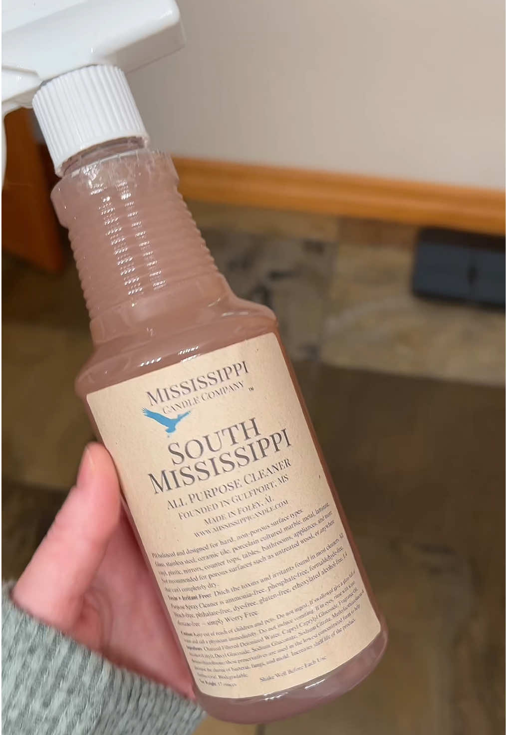 How did they make this non toxic cleaner smell so good 🪵🥥😊 #allpurposecleaner #nontoxicliving #nontoxichome @Mississippi Candle Company 