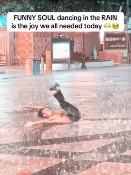 FUNNY SOUL dancing in the RAIN is the joy we all needed today 🫶🥺 #danceintherain #dancer #joy #souldancers #fyp 