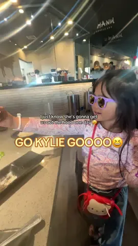 GOOO KYLIE GOOOO😆 #MomsofTikTok #daughtersbelike #shesthatgurl #girlythings #gokyliego 