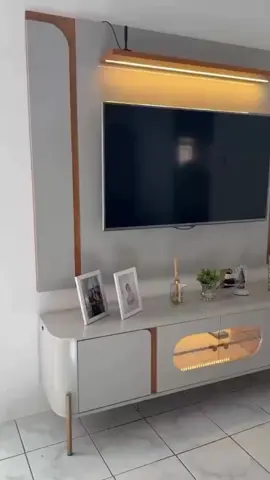 ✨Painel Maresias 1.80 + RACK Juquery  ✅Dobradiças: Metálicas  ✅Iluminação Fita LED ✅Portas de Vidro ✅ Pés de Aço  ✅ Para TV até 75 Polegadas