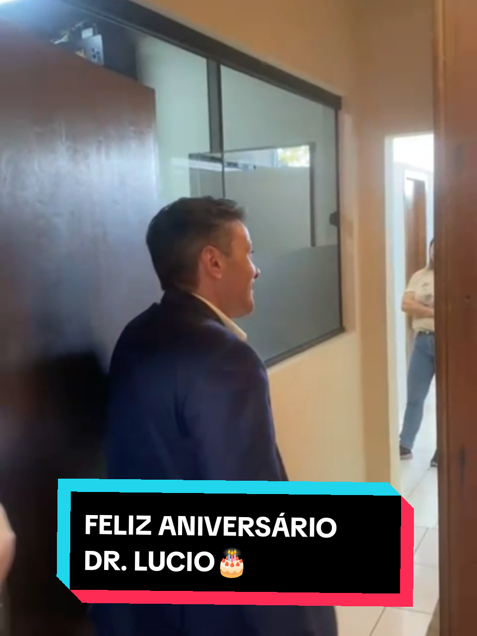🎉 Hoje celebramos o aniversário do Dr. Lúcio, um exemplo de dedicação e competência. Sua trajetória é inspiradora: foram mais de 5 mil perícias judiciais como Engenheiro de Segurança do Trabalho, sempre com seriedade e compromisso com a Justiça. Hoje, como advogado trabalhista, segue inovando, contribuindo com ideias e fazendo a diferença no nosso escritório. ⚖️ Mas além do profissional brilhante, o que mais nos orgulha é a pessoa que ele é: atencioso, parceiro e querido por todos. Parabéns, Dr. Lúcio! Que este novo ciclo seja de grandes conquistas, saúde e realizações. 👏✨ . . . . . . . . . #trabalhador #direitodotrabalhador #trabalhadora #horasextras #aniversario 