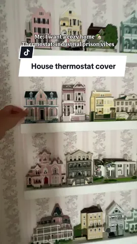 My thermostat was such an eyesore, so I gave it a makeover! Now it’s hiding inside this little pink wooden house 🏡 (a vintage Sheila’s house!) instead of sticking out like a sore thumb. I love how it blends into my decor and makes the space feel so much more charming. Sometimes it’s the smallest details—like covering up the not-so-cute stuff—that make your home feel extra special 💕