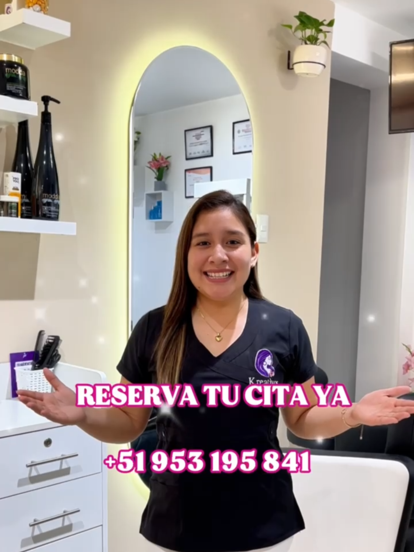 En Kreativos Salón & Spa, estamos listos para transformar tu cabello y darte el resultado que siempre soñaste. 🤩 Ofrecemos los mejores servicios para el cuidado de tu cabello: ✅ Tratamientos capilares para cabellos dañados ✅ Alisados y laceados orgánicos ✅ Tintes en tendencia ✅ ¡Y cambios de look espectaculares! ¡No esperes más para lucir increíble! 😉 📍 Visítanos en: Mayta Capac #1005 – La Victoria (2do piso) 📲 Agenda tu cita por WhatsApp: 953 195 841 ¡Kreativos Salón & Spa, tu mejor opción para brillar! ✨💖 #alisado #alisadoorganico #salondebelleza #botoxcapilar#chiclayo #chiclayoperu🇵🇪❤#tratamientosparaelcabello #cix