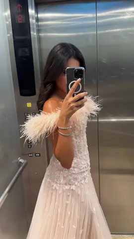 Feeling like a princess 👸🏻💖 #saudiarabia #سعودية #ArabTikTok #weddingdress #beirut 