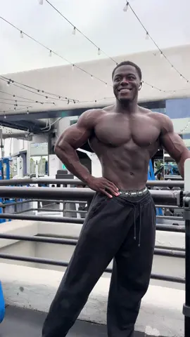 Pumped up this push day #fyp #fördig #Fitness #bodybuilding fueled by: @NOCCO @Barebells 