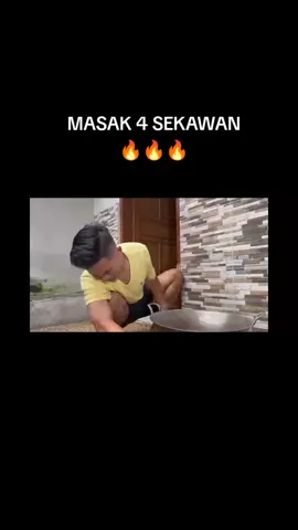ini scene masak, tapi aku malah fokus ke cinta segitiga 😂 .  #bulanmamalela #gilangmamalela #wawanmamalela #akbarmamalela #fyp 
